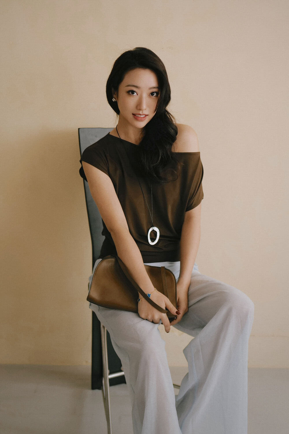 摩卡垂墜絲感上衣