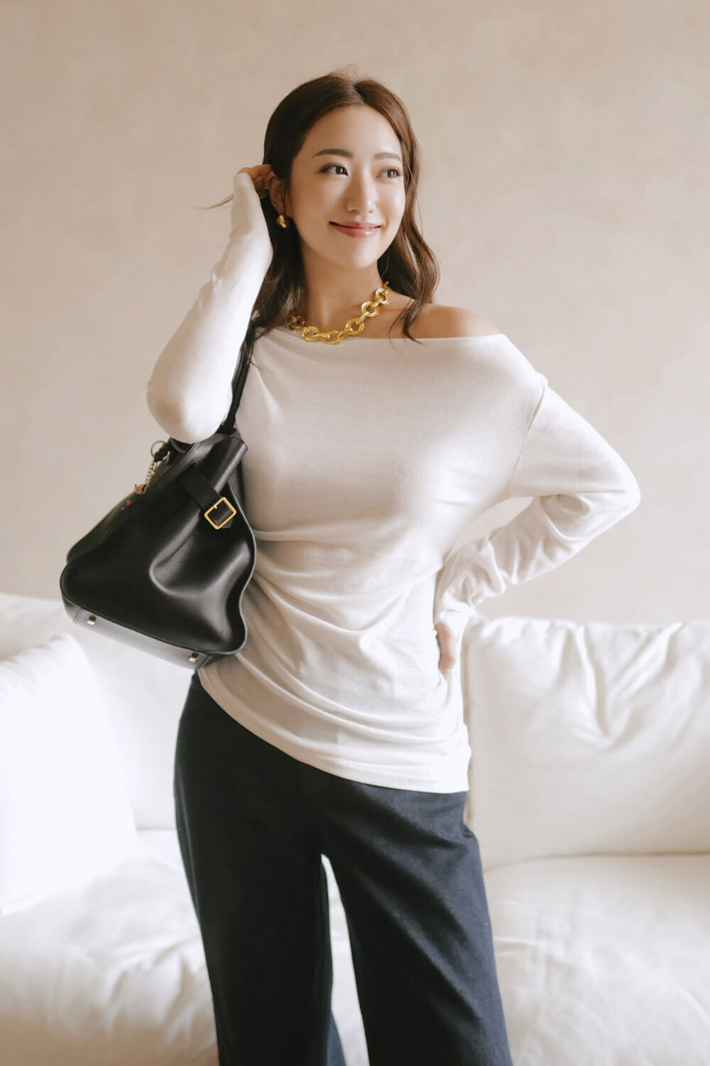 一字領鬆弛感上衣