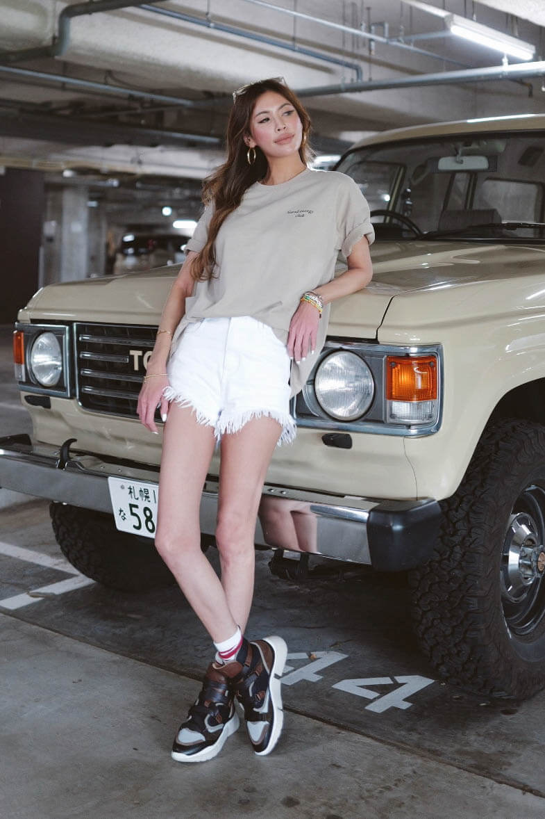 抽鬚白色牛仔短褲