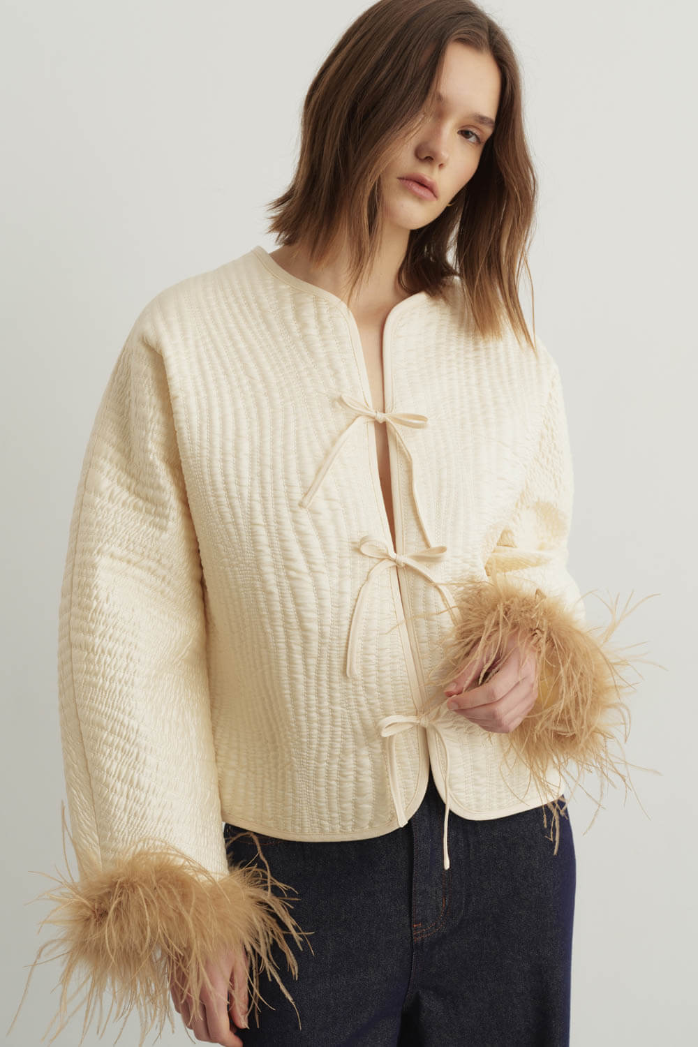 緞面壓紋羽毛外套