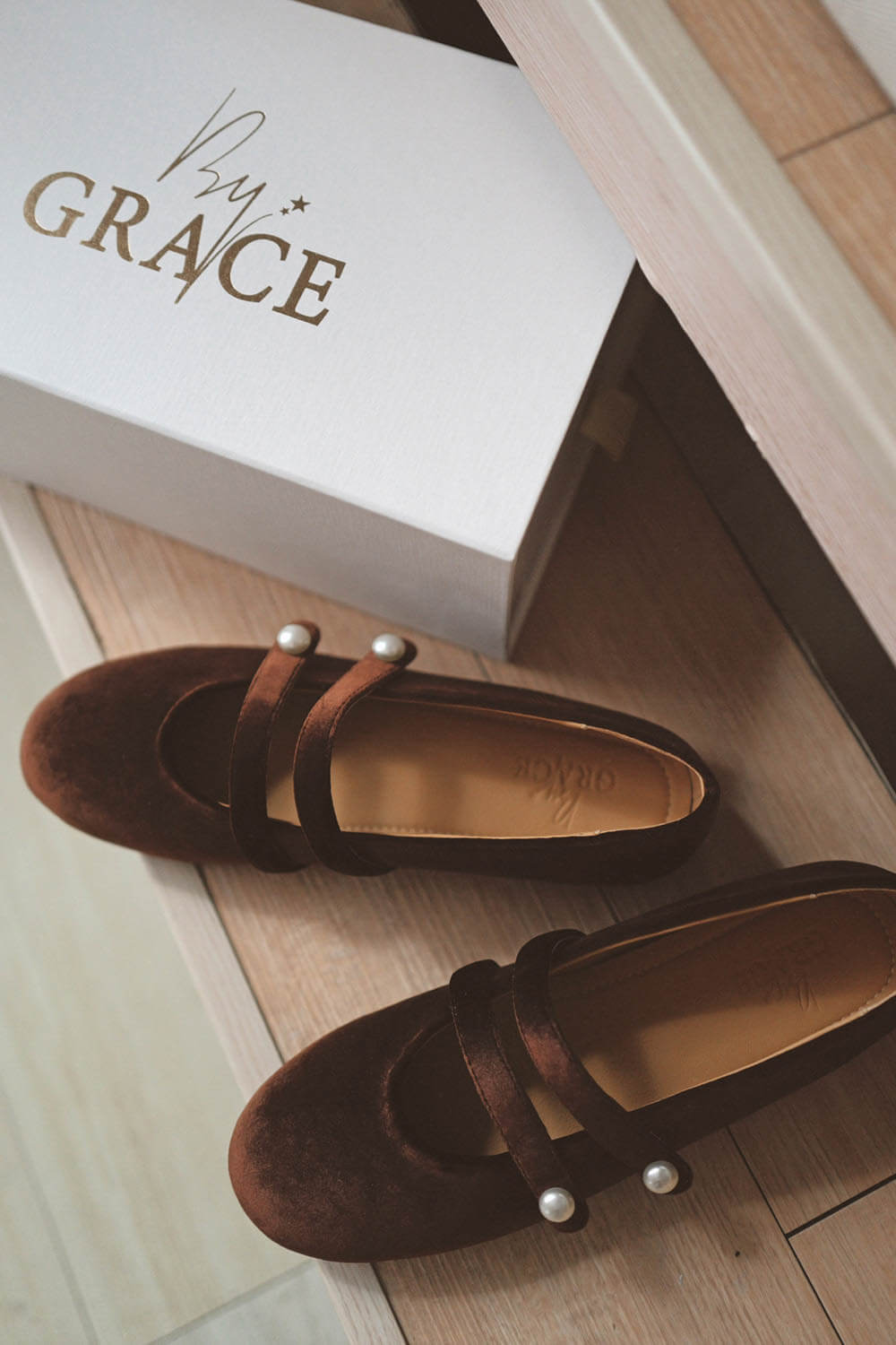 天鵝絨圓頭娃娃鞋