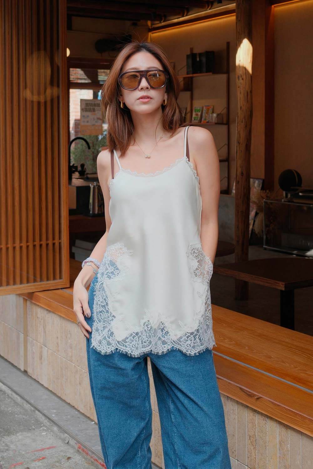 蕾絲開衩緞面背心