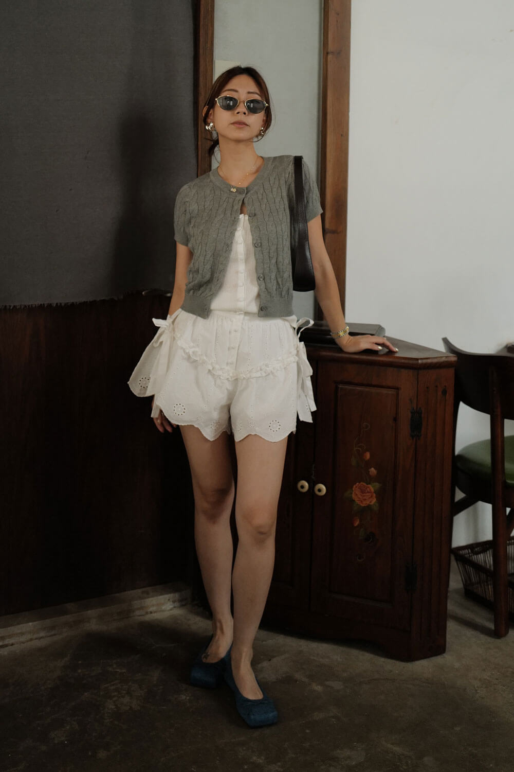 蕾絲綁帶開衩短褲