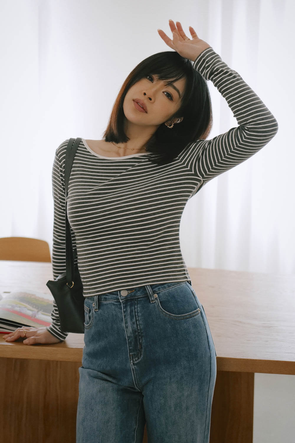 挖背橫條合身上衣