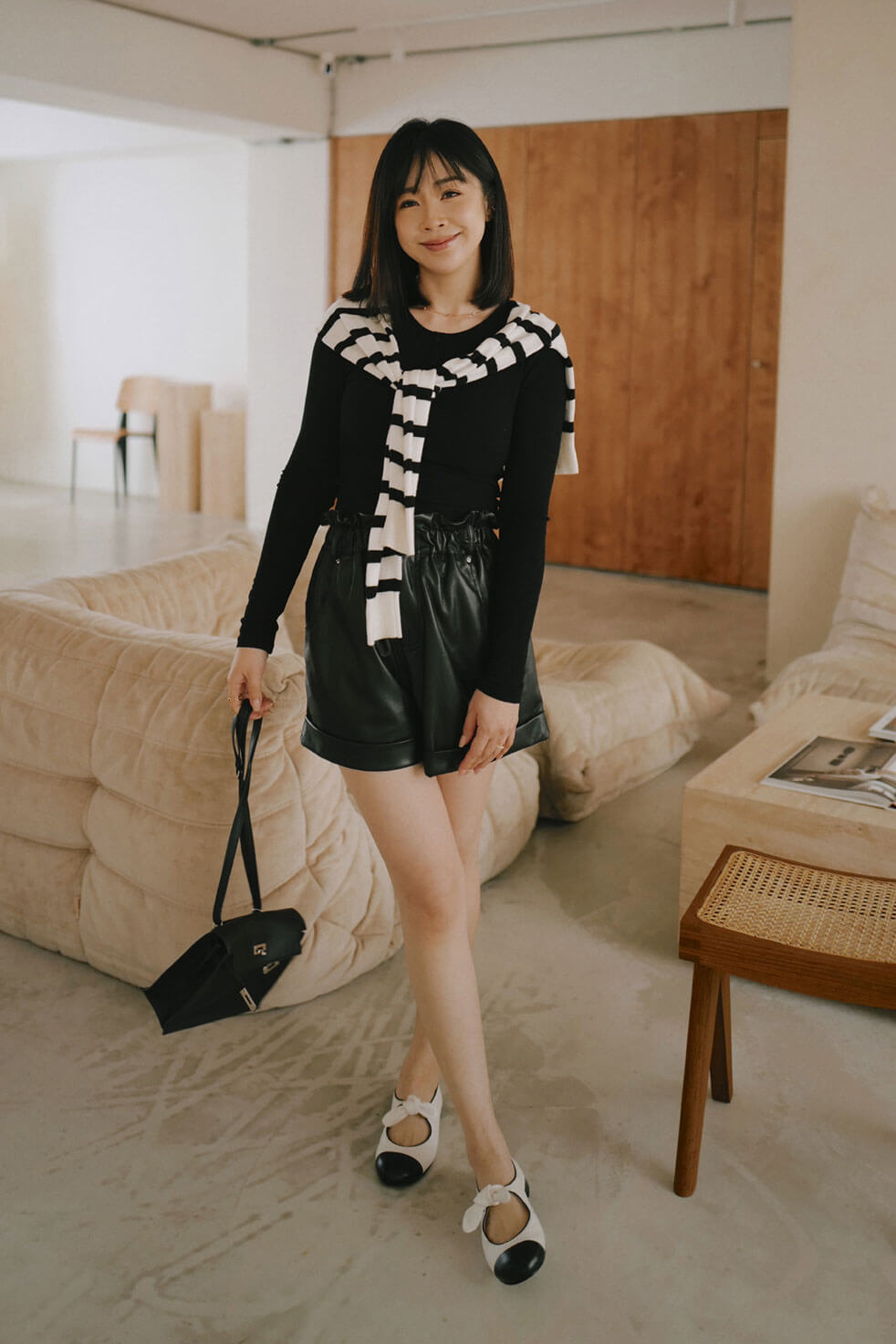 褲口反折皮短褲