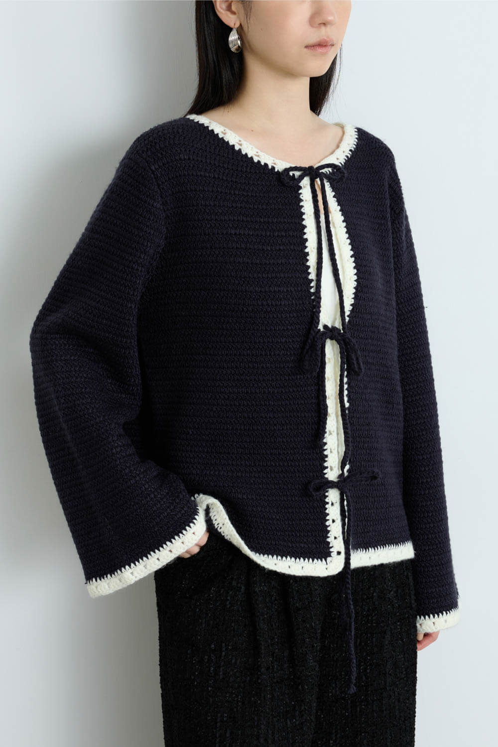 綁帶開襟飾邊針織衫